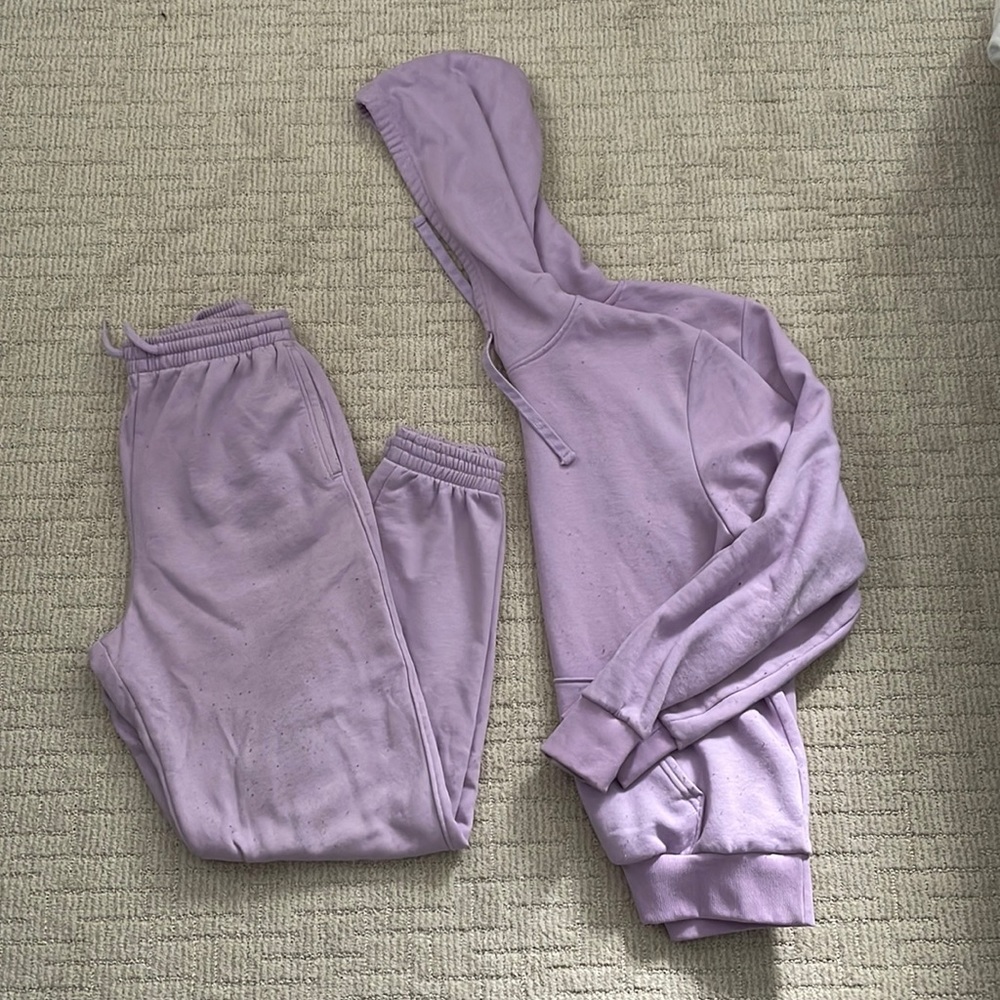 ❌SOLD❌ H&M 2 piece lilac sweatsuit - Picture 2 of 11